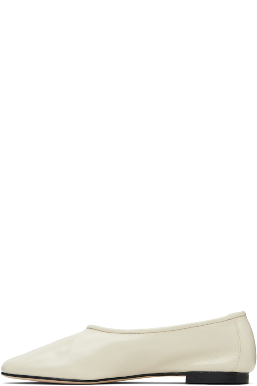 Creased lambskin ballerina flats.

· LWG-certified lambskin
· Central seam at vamp
· Suede lining
· Stacked leather heel with rubber injection
· Nubuck sole

Supplier color: Limewash
