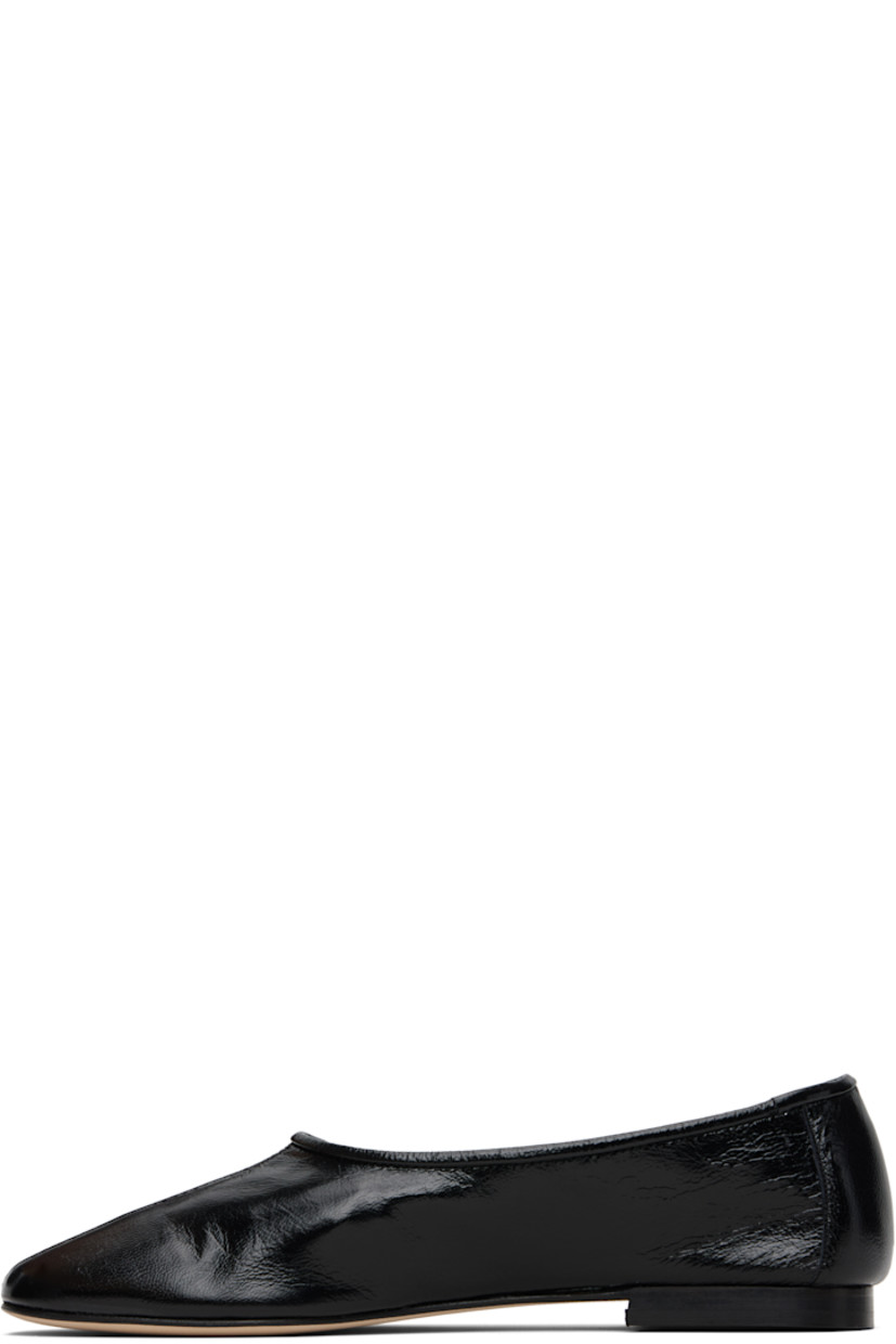 Crinkled polished lambskin ballerina flats.

· LWG-certified lambskin
· Central seam at vamp
· Suede interior
· Leather sole with rubber heel

Supplier color: Black
