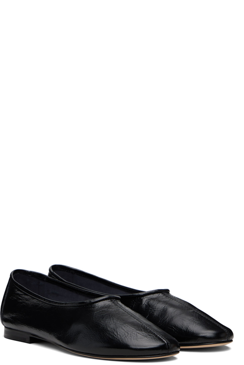 Crinkled polished lambskin ballerina flats.

· LWG-certified lambskin
· Central seam at vamp
· Suede interior
· Leather sole with rubber heel

Supplier color: Black
