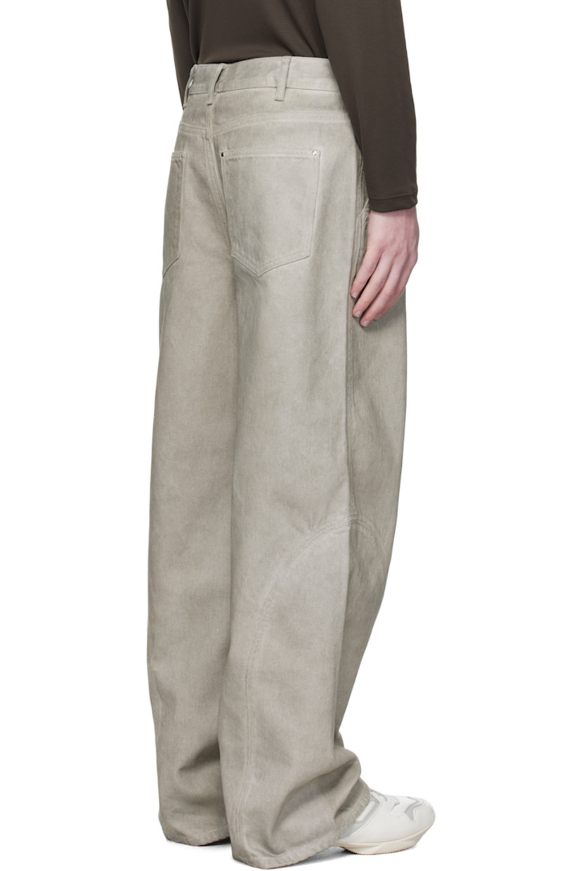 Non-stretch denim jeans.

· Fading throughout
· Straight-leg
· Belt loops
· Four-pocket styling
· Zip fly
· Logo-engraved graphic hardware at front

Supplier color: Washed grey