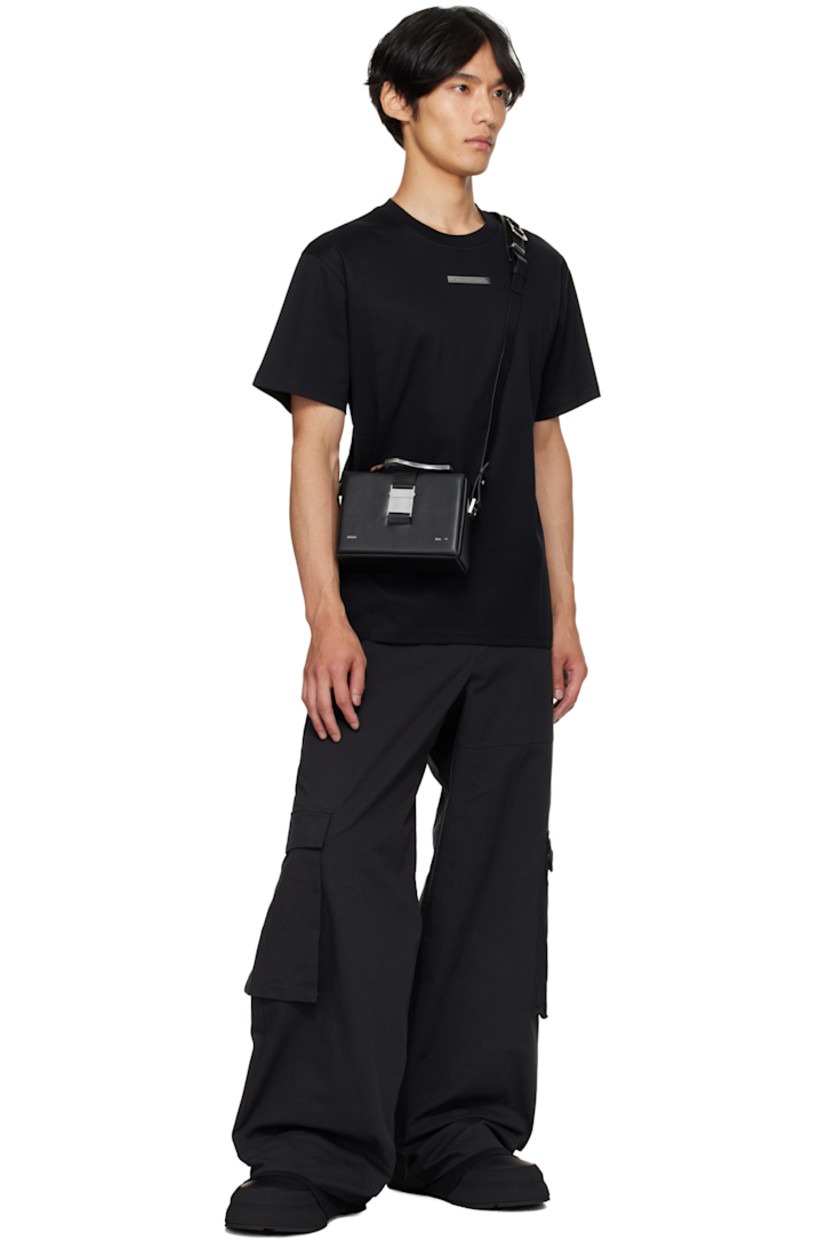 Cotton jersey T-shirt.

· Rib-knit crewneck
· Logo plaque at chest
· Darts at front

Supplier color: Black