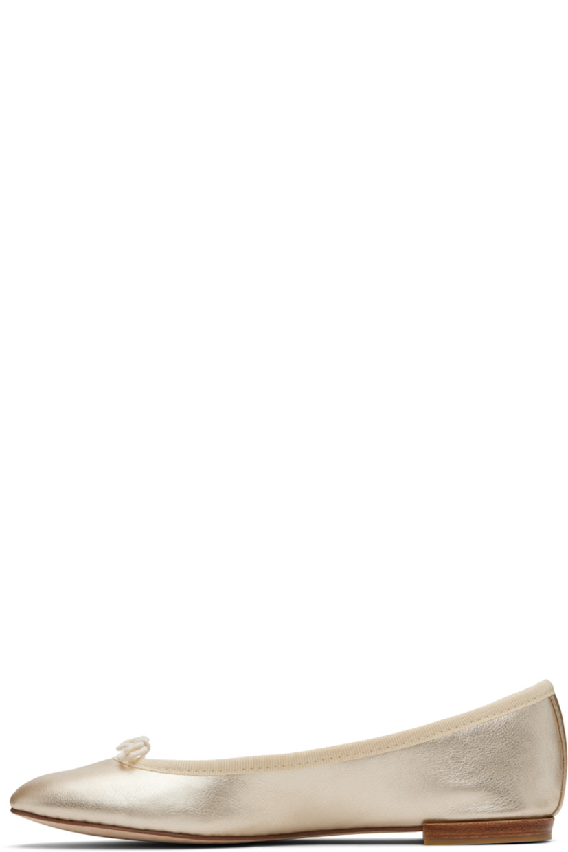 Grained lambskin ballerina flats.

· Bow accent at vamp
· Grosgrain trim at collar
· Twill lining
· Stacked leather heel with rubber injection
· Leather sole

Supplier color: Light gold