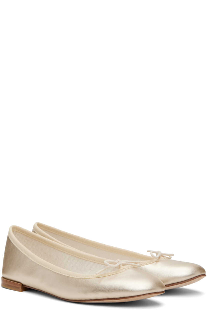 Grained lambskin ballerina flats.

· Bow accent at vamp
· Grosgrain trim at collar
· Twill lining
· Stacked leather heel with rubber injection
· Leather sole

Supplier color: Light gold