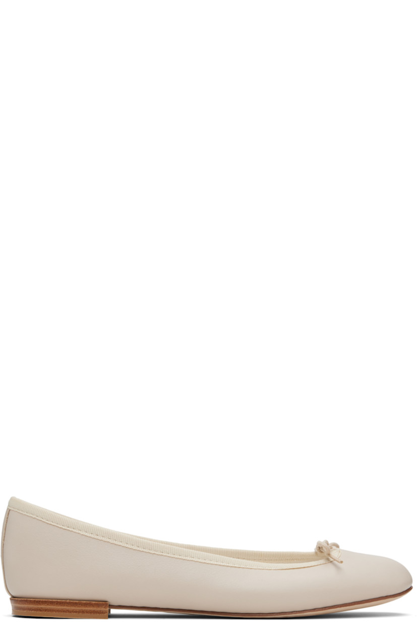 Grained nappa calfskin ballerina flats.

· Bow accent at vamp
· Grosgrain trim at collar
· Twill lining
· Stacked leather heel with rubber injection
· Leather sole

Supplier color: Swan beige