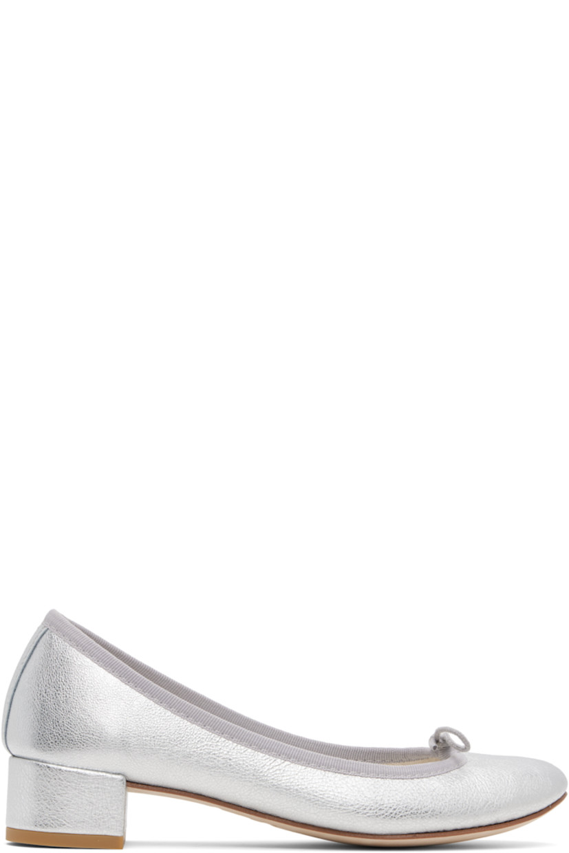 Grained lambskin heels.

· Bow accent at vamp
· Grosgrain trim at collar
�· Twill lining
· Covered heel with rubber injection
· Leather sole
· Heel: H1.5"

Supplier color: Silver
