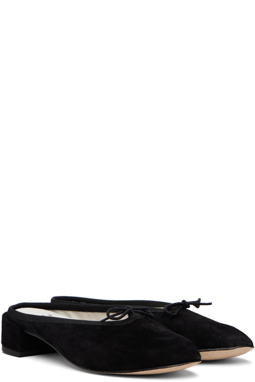 Goatskin suede mules.

· Bow accent at vamp
· Grosgrain trim at collar
· Padded leather footbed
· Cotton twill lining
· Covered block heel with rubber injection
· Nubuck sole
· Heel: H1.25"

Supplier color: Black