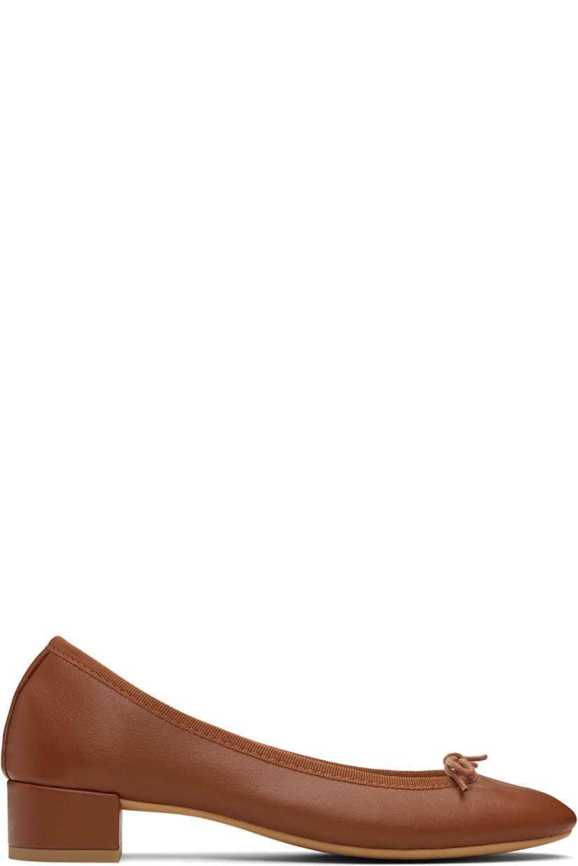 Grained nappa calfskin heels.

· Bow accent at vamp
· Grosgrain trim at collar
· Covered block heel
· Treaded rubber sole
· Heel: H1.25"

Supplier color: Cinnamon
