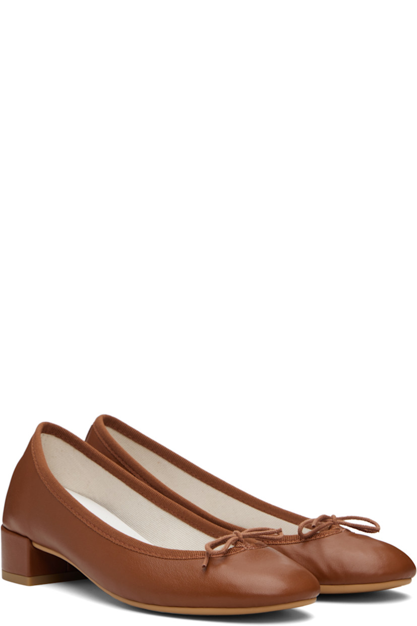 Grained nappa calfskin heels.

· Bow accent at vamp
· Grosgrain trim at collar
· Covered block heel
· Treaded rubber sole
· Heel: H1.25"

Supplier color: Cinnamon
