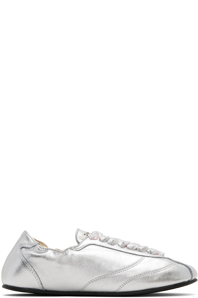 Low-top grained leather sneakers.

· Satin lace-up closure
· Logo patch at tongue
· Elasticized collar
· Buffed lambskin lining
· Crêpe rubber sole

Supplier color: Silver
