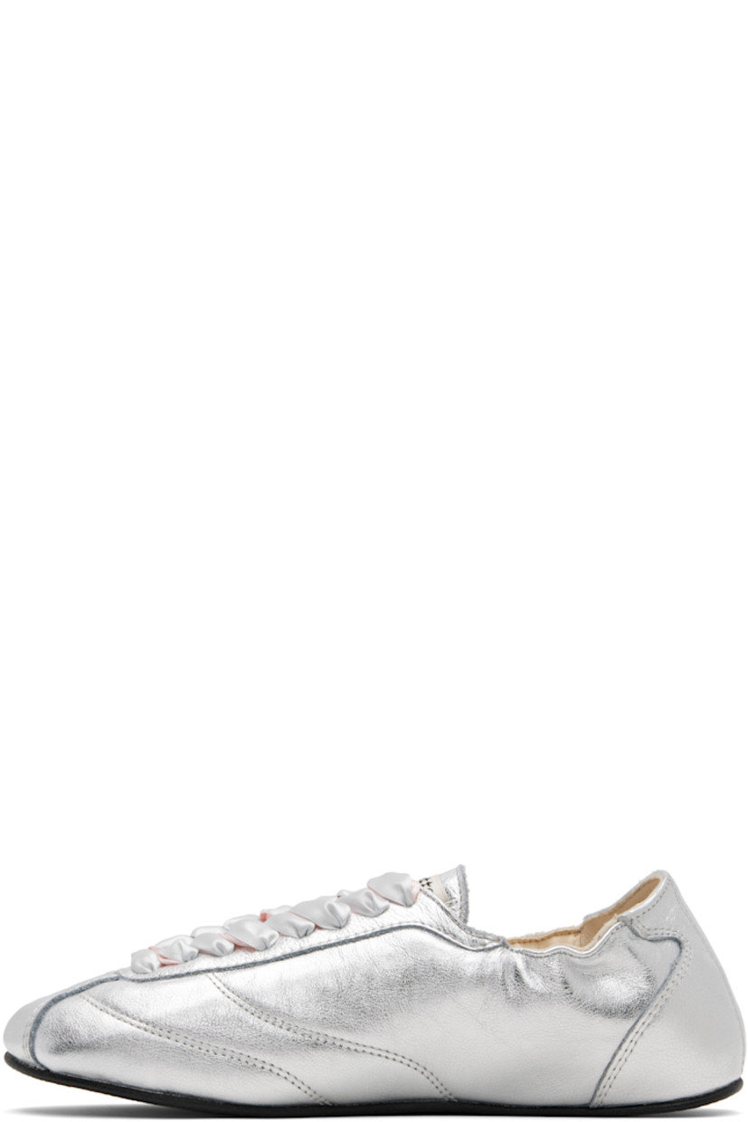 Low-top grained leather sneakers.

· Satin lace-up closure
· Logo patch at tongue
· Elasticized collar
· Buffed lambskin lining
· Crêpe rubber sole

Supplier color: Silver
