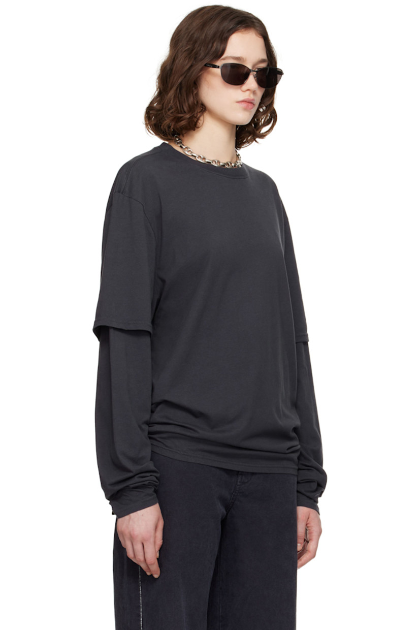 Cotton jersey T-shirt.

· Rib-knit crewneck
· Layered sleeves
· Logo graphic printed at back

Supplier color: Pirate Black