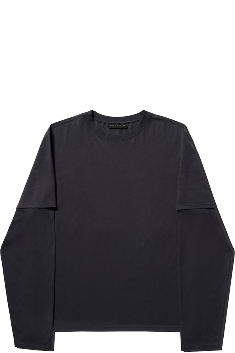 Cotton jersey T-shirt.

· Rib-knit crewneck
· Layered sleeves
· Logo graphic printed at back

Supplier color: Pirate Black