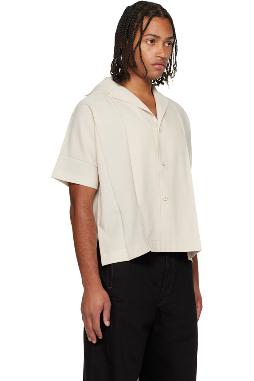 Twill shirt. 

· Pleats throughout 
· Open spread collar
· Button closure
· Vented side seams

Supplier color: Light beige