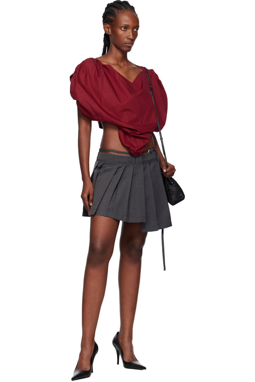 Regenerative cotton poplin blouse. 

· Sweetheart neck
· Embroidered logo at chest
· Curved hem

Supplier color: Carmine