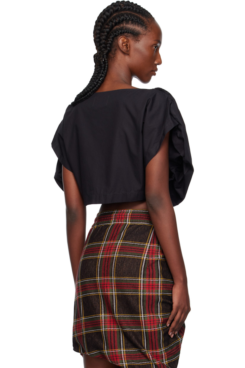 Regenerative cotton poplin blouse. 

· Sweetheart neck
· Embroidered logo at chest
· Curved hem

Supplier color: Black