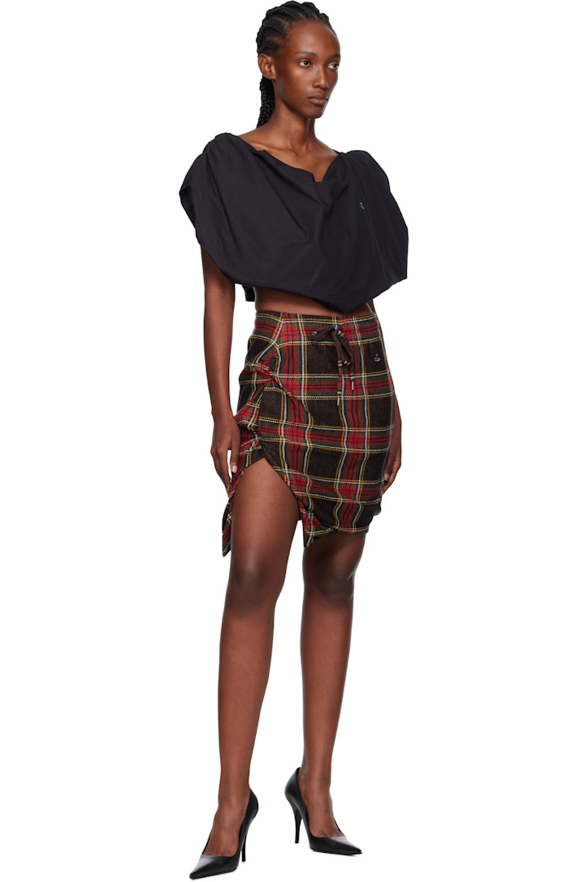 Regenerative cotton poplin blouse. 

· Sweetheart neck
· Embroidered logo at chest
· Curved hem

Supplier color: Black