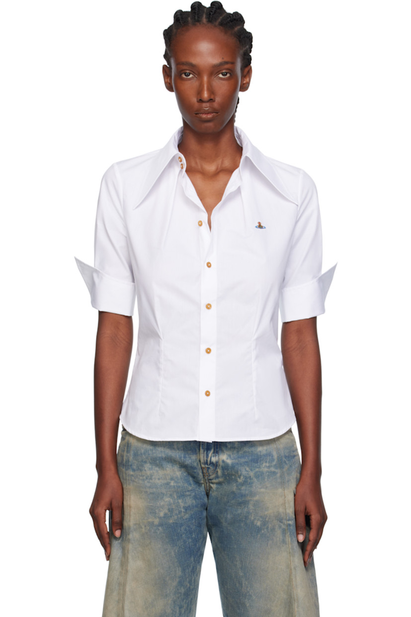 Cotton poplin shirt. 

· Darts throughout
· Pointed collar 
· Button closure
· Embroidered logo at chest
· Shirttail hem
· Rolled buttoned barrel cuffs

Supplier color: White