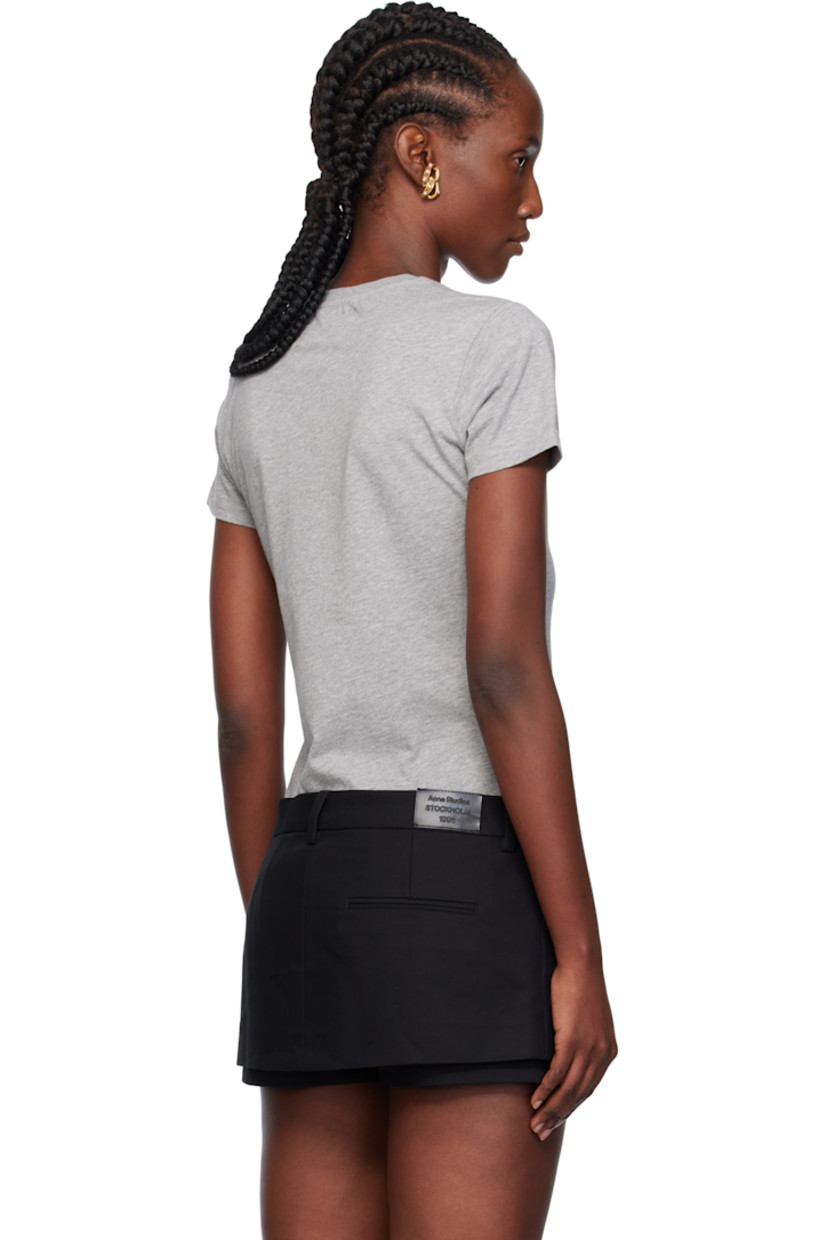 Cotton jersey T-shirt. 

· Rib-knit crewneck
· Embroidered logo at chest 
· Tennis-tail hem

Supplier color: Grey melange