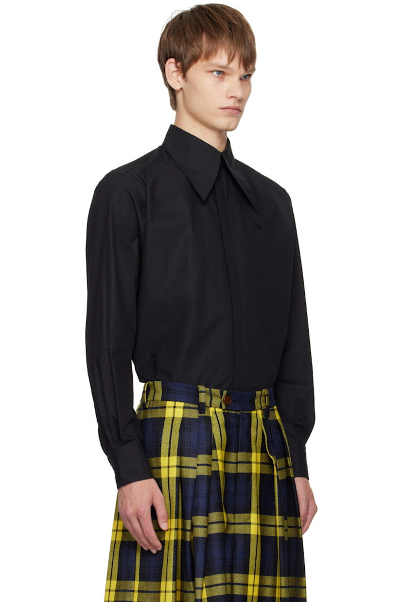 Cotton poplin shirt.

· Pointed collar
· Concealed button closure
· Logo embroidered at chest
· Shirttail hem
· Buttoned barrel cuffs
· Pleats at back yoke

Supplier color: Black