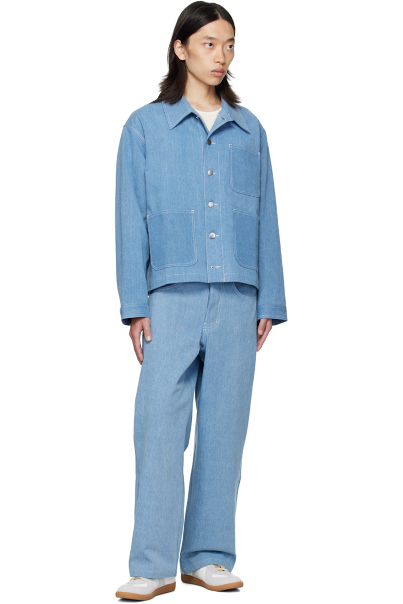 Non-stretch denim jacket. 

· Spread collar 
· Button closure 
· Patch pockets at front 
· Cropped hem
· Buttoned cuffs
· Silver-tone Cobrax™ hardware 
· Contrast stitching in white 

Supplier color: Denim sky blue