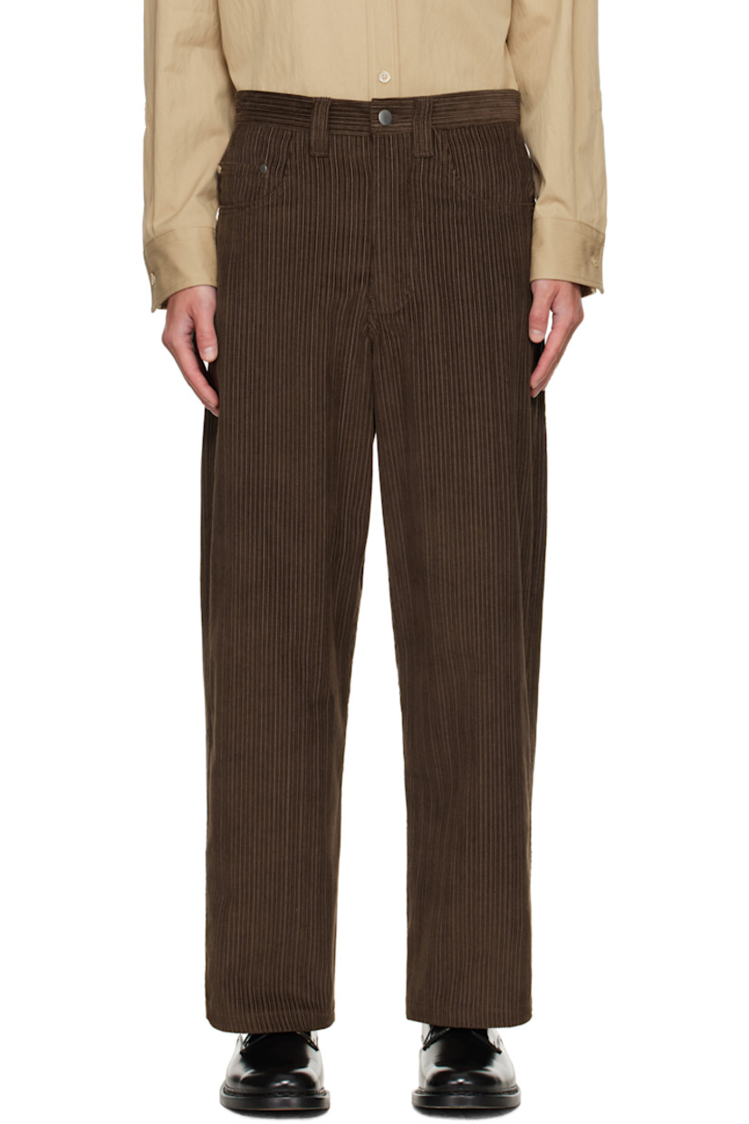 Cotton corduroy trousers.

· Straight-leg
· Belt loops
· Five-pocket styling
· Button fly

Supplier color: Brown