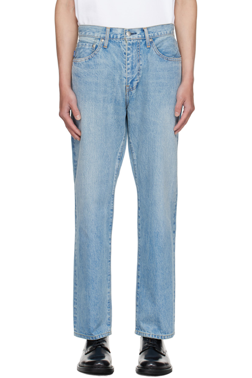 14 oz non-stretch selvedge denim jeans.

· Fading throughout
· Loose-fit and straight-leg
· Belt loops
· Five-pocket styling
· Zip fly
· Logo flag at coin pocket
· Logo patch at back waistband
· Contrast stitching in tan

Supplier color: Bleached capsule