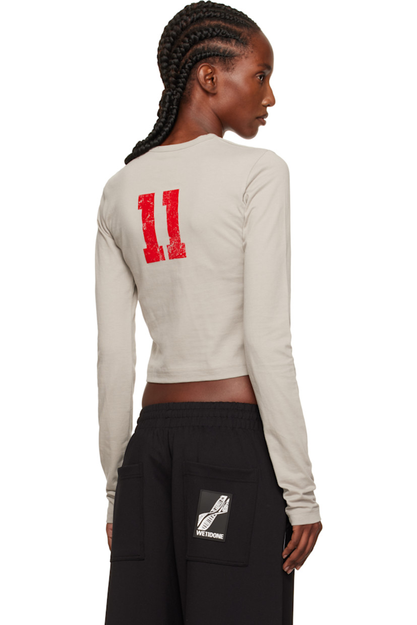 Cotton jersey T-shirt.

· Crewneck
· Logo graphic flocked at front
· Cropped hem
· Text flocked at back

Supplier color: Light grey