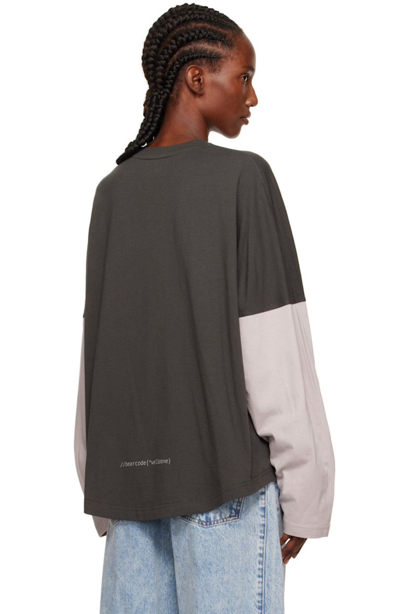 Cotton jersey T-shirt.

· Paneled construction
· Logo plaque at rib-knit crewneck
· Logo printed at chest
· Dropped shoulders
· Logo graphic printed at back hem

Supplier color: Grey