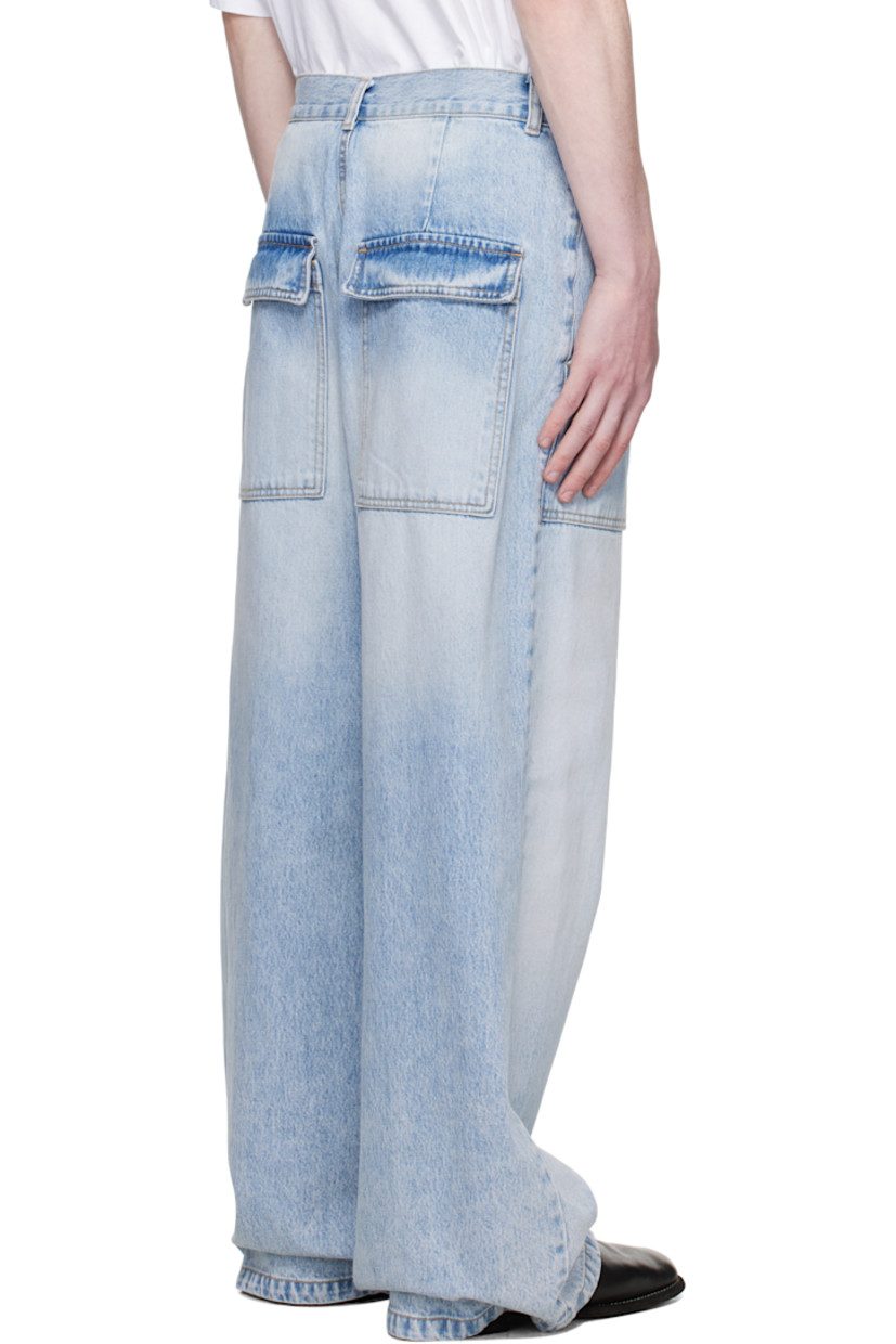 Non-stretch denim jeans.

· Fading and whiskering throughout
· Belt loops
· Four-pocket styling
· Button fly
· Logo embroidered at leg
· Contrast stitching in tan

Supplier color: Sky