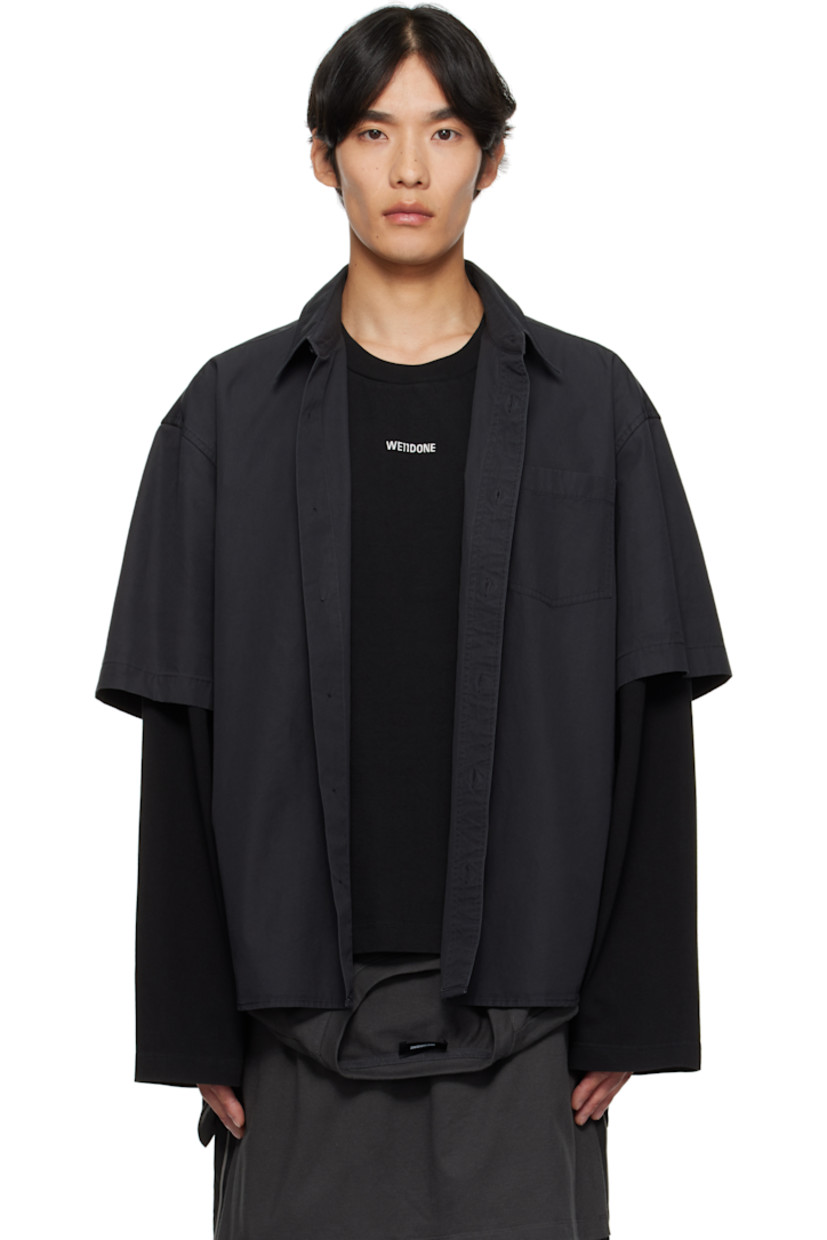 Cotton poplin shirt.

· Cotton jersey T-shirt-style underlay
· Spread collar
· Button closure
· Patch pocket at chest
· Logo embroidered at underlay chest

Supplier color: Charcoal