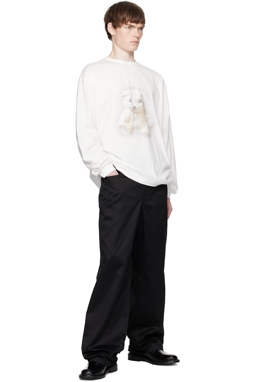 Cotton jersey T-shirt.

· Rib-knit crewneck and cuffs
· Logo graphic printed at front
· Dropped shoulders
· Logo printed at back

Supplier color: White