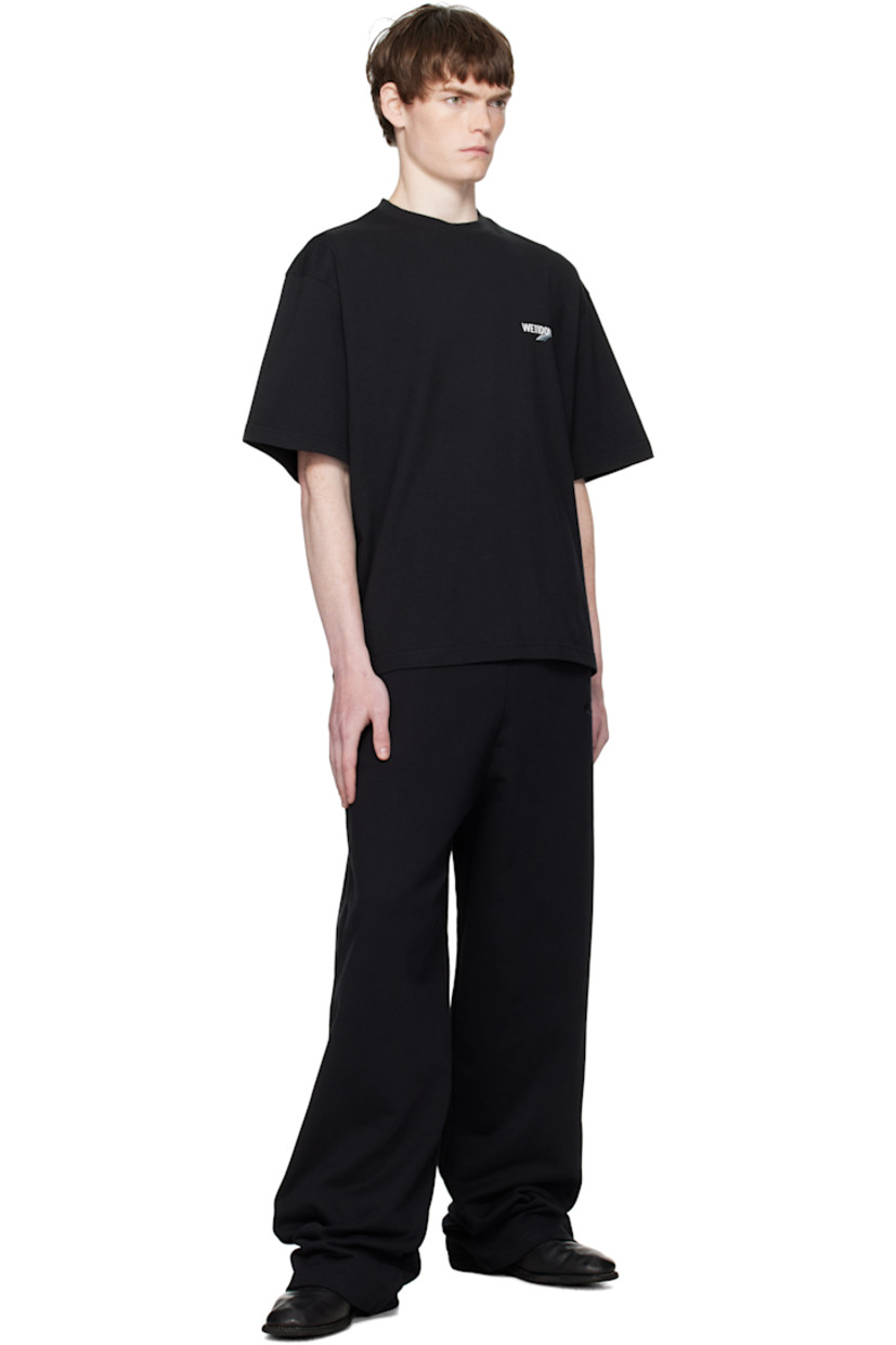 Cotton jersey T-shirt.

· Rib-knit crewneck
· Logo printed at chest and back
· Dropped shoulders

Supplier color: Black