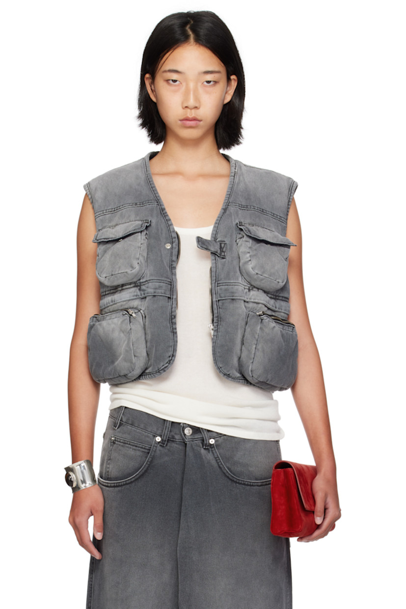 Padded non-stretch denim vest.

· Fading throughout
· V-neck
· Zip closure with press-stud tab
· Bellows and flap pockets at front
· Zip pocket at back

Supplier color: Outcast Grey