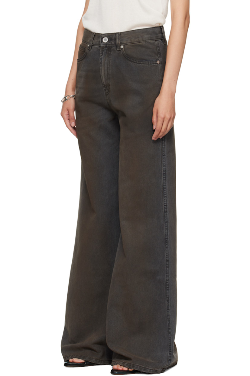 Non-stretch denim jeans. 

· Wide-leg 
· Fading, whiskering, smudging, and distressing throughout 
· Belt loops
· Five-pocket styling
· Zip fly 
· Logo patch at back waistband

Supplier color: Dirty outcast grey