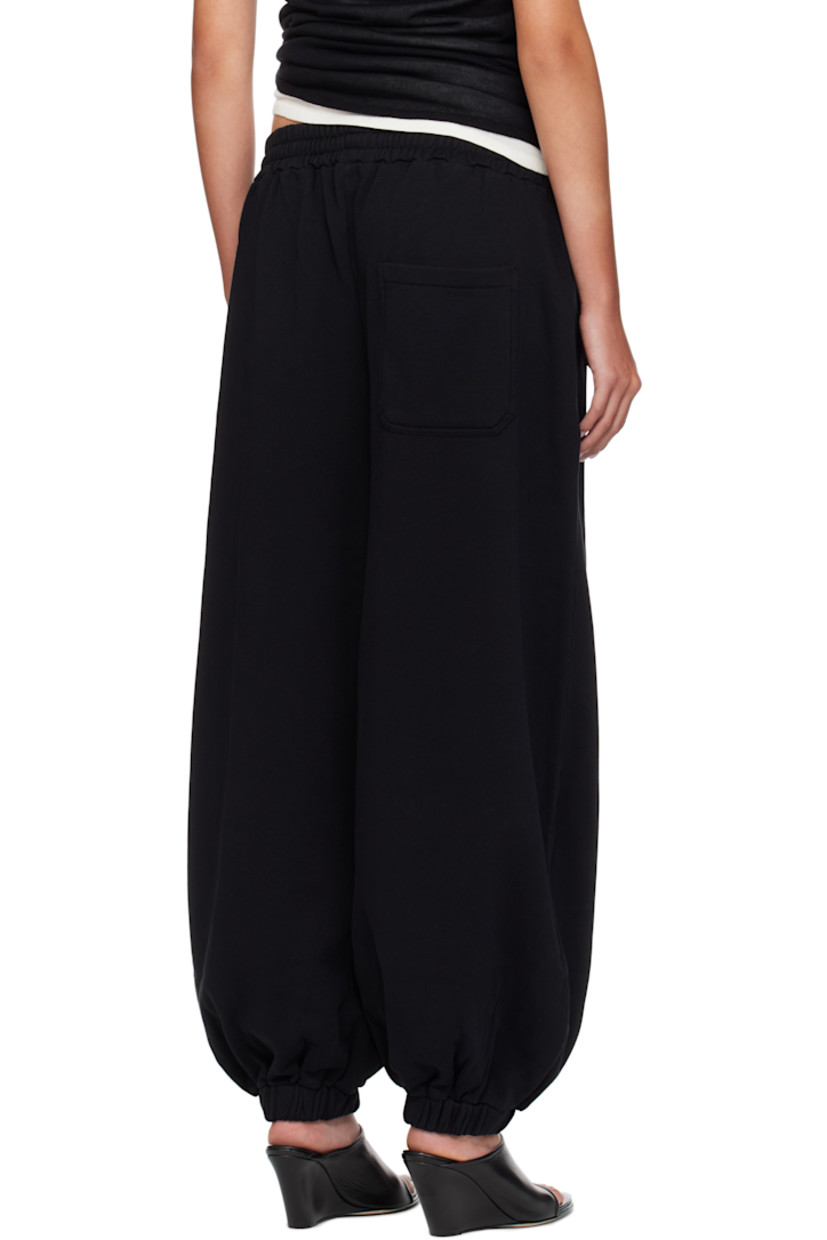 Cotton fleece lounge pants.

· Drawstring at elasticized waistband
· Three-pocket styling
· Logo graphic embroidered at leg
· Elasticized cuffs

Supplier color: Black