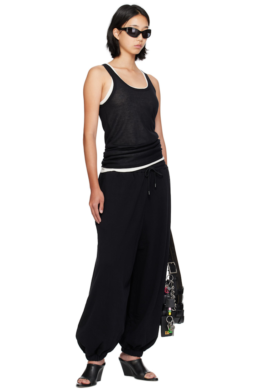 Cotton fleece lounge pants.

· Drawstring at elasticized waistband
· Three-pocket styling
· Logo graphic embroidered at leg
· Elasticized cuffs

Supplier color: Black