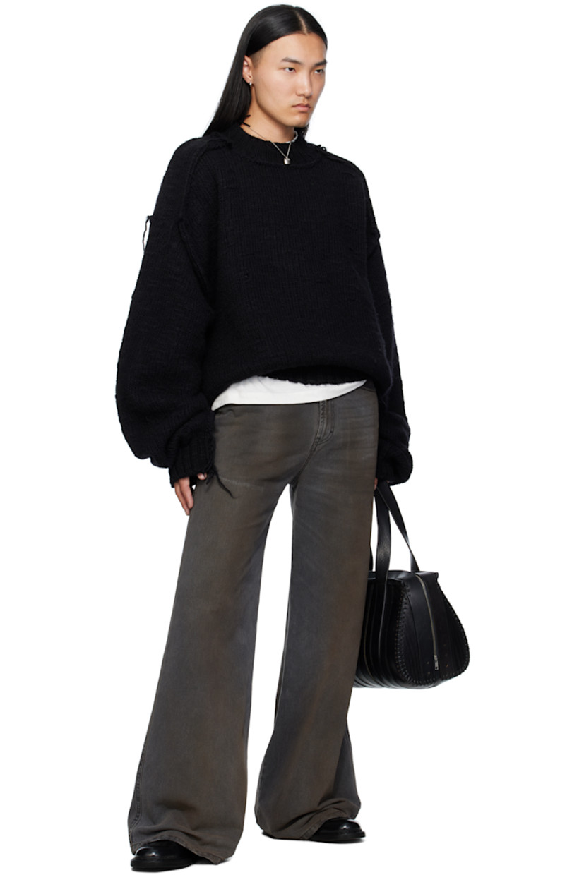 Non-stretch denim jeans. 

· Wide-leg 
· Fading, whiskering, smudging, and distressing throughout 
· Belt loops
· Five-pocket styling
· Zip fly 
· Logo patch at back waistband

Supplier color: Dirty outcast grey