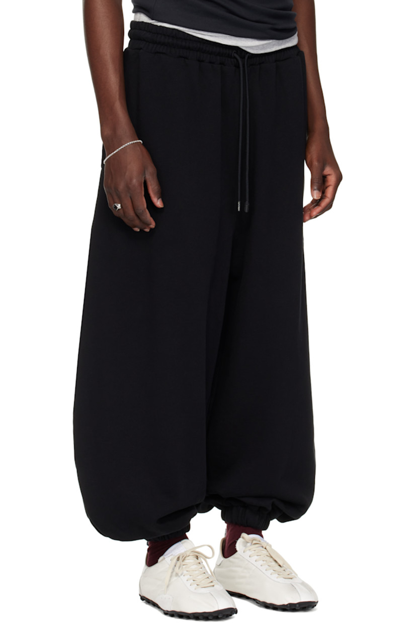 Cotton jersey sweatpants. 

· Drawstring at elasticized waistband
· Three-pocket styling
· Graphic embroidered at outseam
· Elasticized cuffs

Supplier color: Black