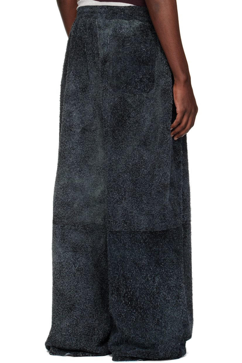 Calfskin suede pants.

· Drawstring at elasticized waistband
· Three-pocket styling
· Full twill lining

Supplier color: Black Pepper