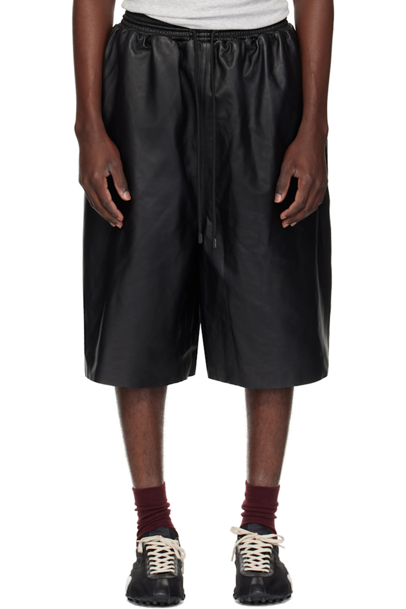 Grained nappa lambskin shorts. 

· Drawstring at elasticized waistband
· Two-pocket styling
· Cotton poplin lining

Supplier color: Black