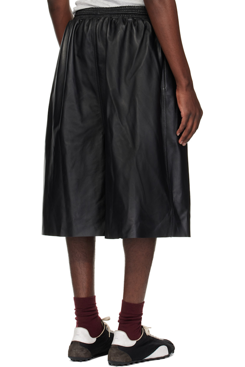 Grained nappa lambskin shorts. 

· Drawstring at elasticized waistband
· Two-pocket styling
· Cotton poplin lining

Supplier color: Black
