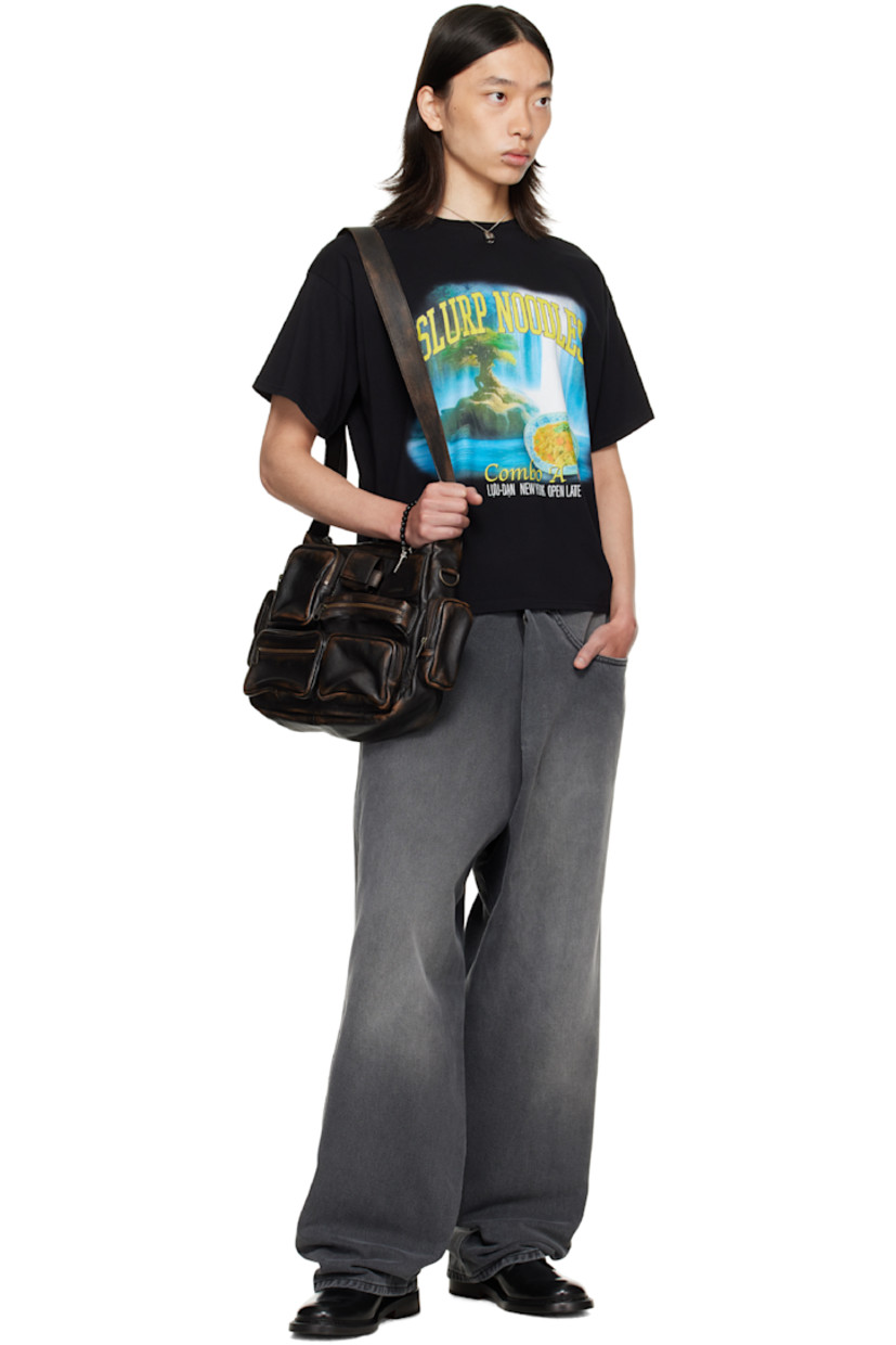 Cotton jersey T-shirt. 

· Rib-knit crewneck
· Logo graphic printed at front 

Supplier color: Black