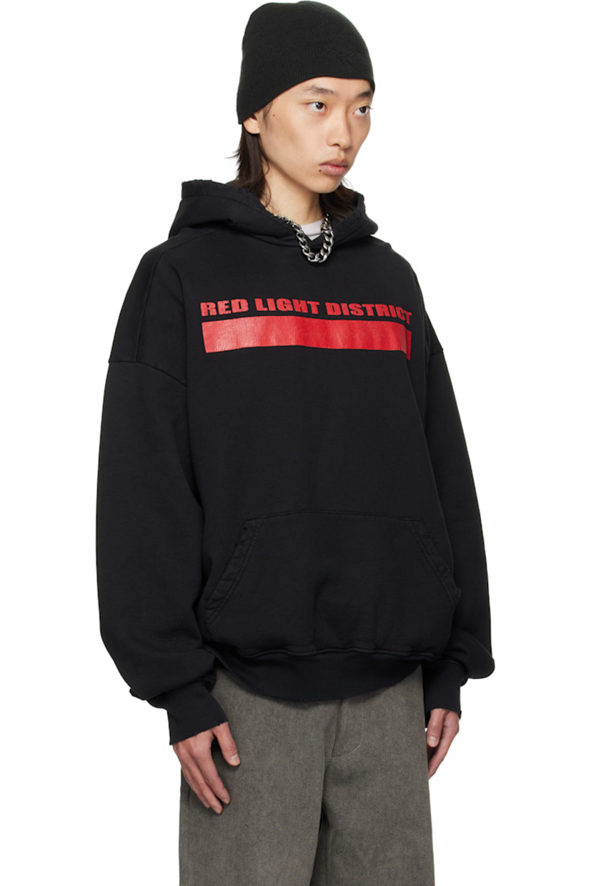 Cotton fleece hoodie. 

· Crackled text bonded at front 
· Kangaroo pocket
· Rib-knit hem and cuffs
· Dropped shoulders

Supplier color: Black