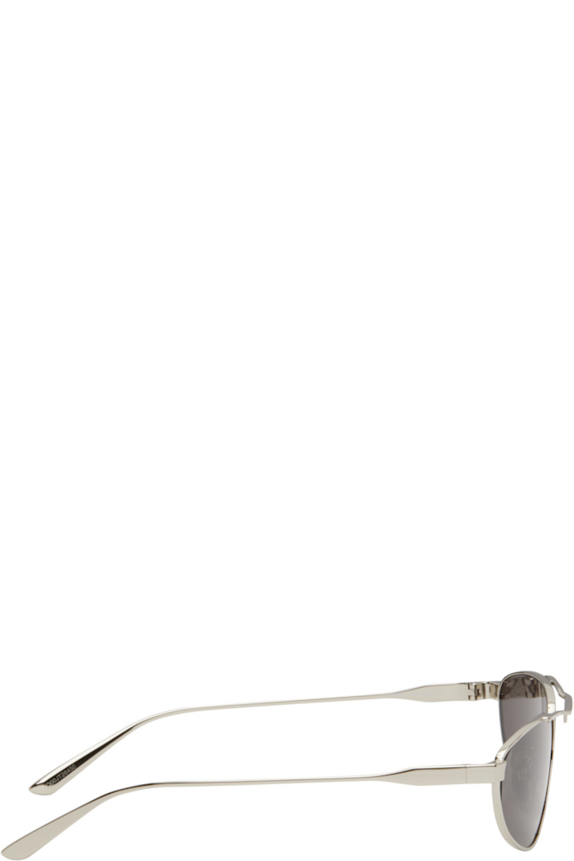 Oval metal-frame sunglasses in silver tone.

· Gray lenses
· Logo engraved at face
· Adjustable rubber nose pads
· Includes case
· Size: 66.14 140

Supplier color: Silver