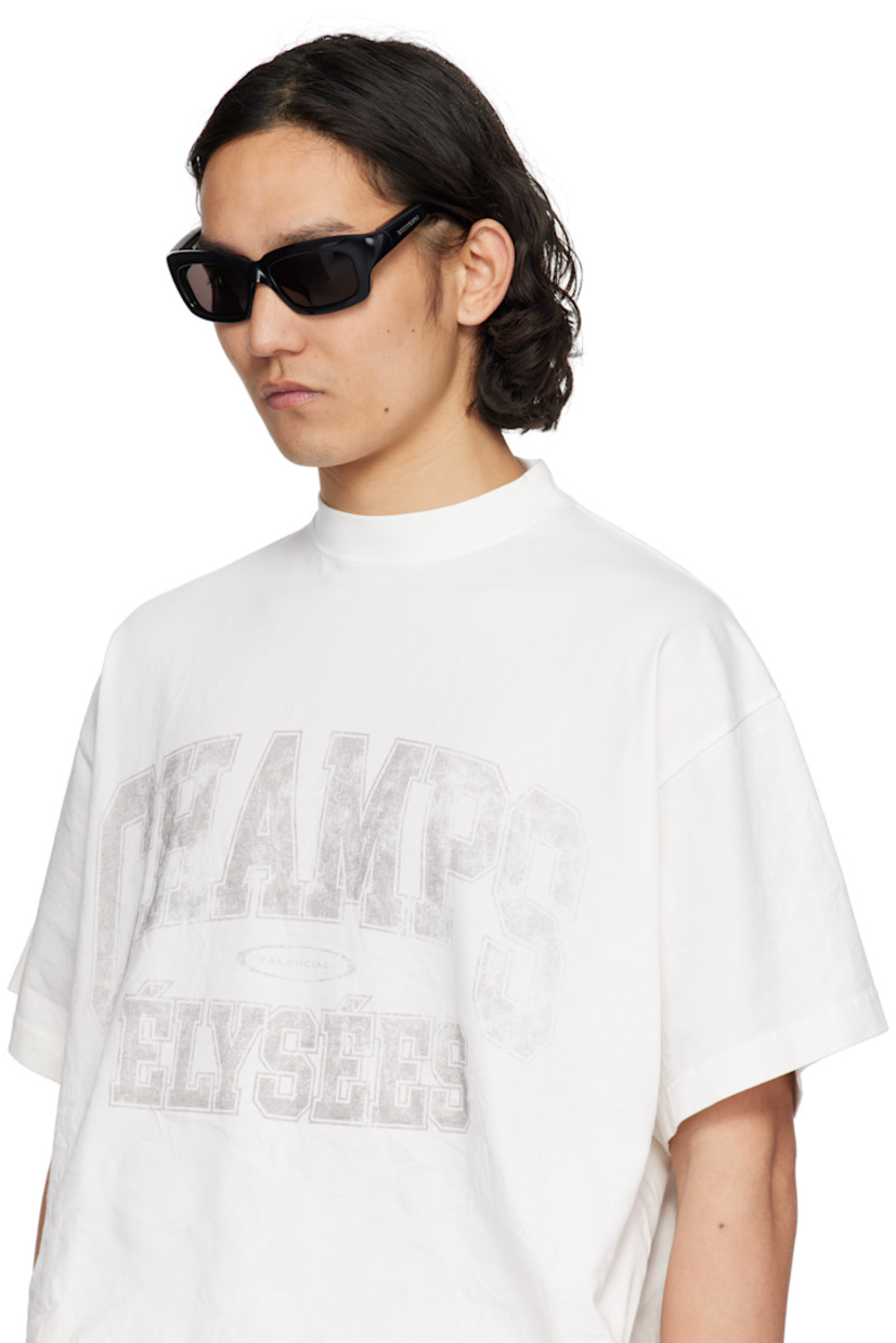 Rectangular injection-molded nylon-frame sunglasses in black.

· Bio-based nylon
· Gray lenses
· Logo etched at lens
· Logo hardware at temples
· Includes case
· Size: 60.18 140

Supplier color: Black/Black/Grey