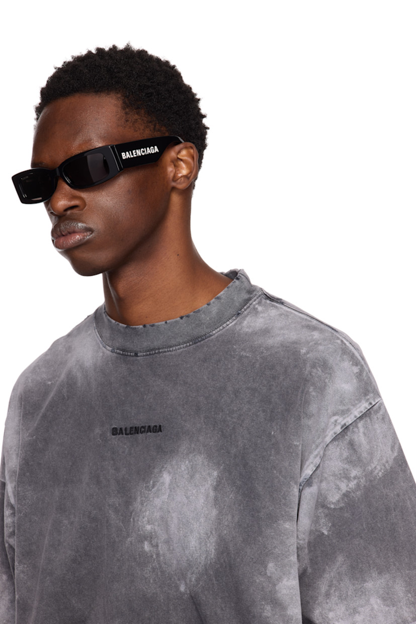 Rectangular acetate-frame sunglasses in black. 

· Gray lenses
· 100% UVA/UVB protection, category 1 
· Logo etched at lens
· Integrated nose pads
· Logo printed at temple
· Includes case
· Size: 56.18 140 

Supplier color: Black/Black/Grey