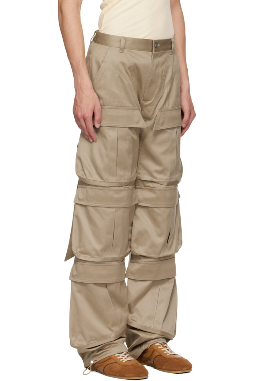 Cotton twill cargo pants.

· Loose-fit
· Belt loops
· Four-pocket styling
· Zip fly
· Cargo pockets at front legs
· Bungee-style drawstring at cuffs
· Rubberized logo patch at back waistband
· Cinch strap at back legs

Supplier color: Beige