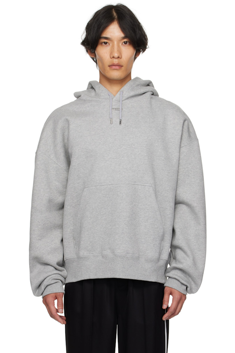 Organic cotton fleece hoodie. 

· Drawstring at hood
· Logo plaque at chest
· Kangaroo pocket
· Rib-knit hem and cuffs
· Dropped shoulders
 
Supplier color: Grey melange