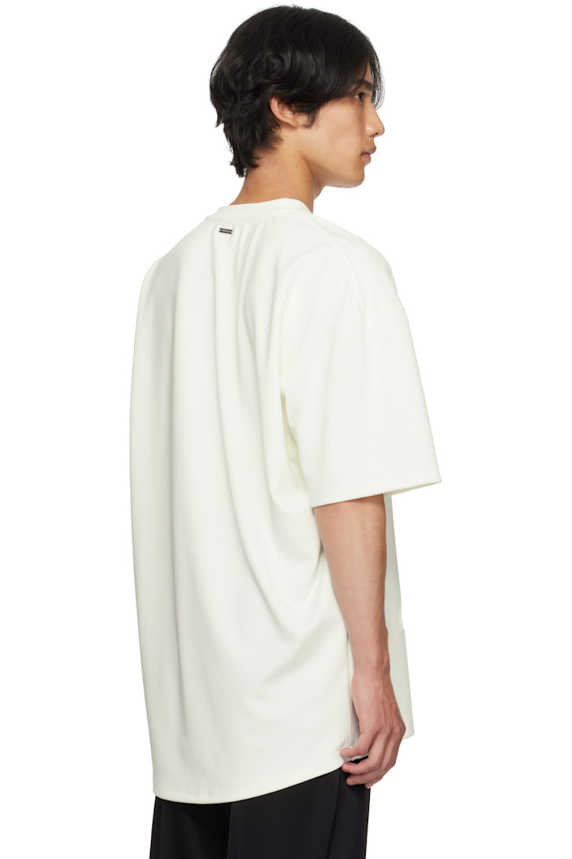 Stretch jersey T-shirt.

· Rib-knit crewneck
· Logo graphic cutout at chest
· Dropped shoulders
· Logo plaque at back collar 

Supplier color: Snow