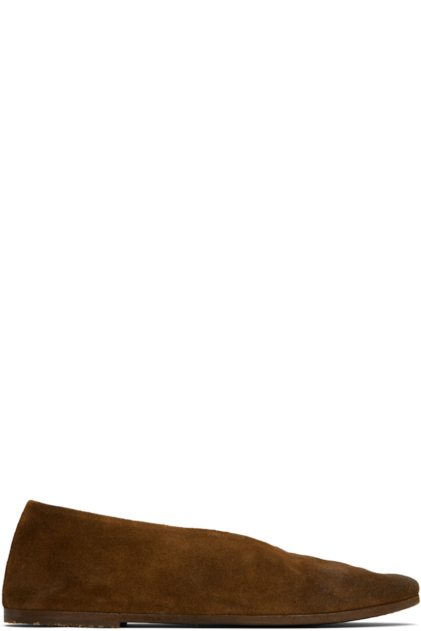 Suede ballerina flats in brown.

· Buffed leather lining
· Rubber heel 
· Leather sole

Supplier color: Basalt